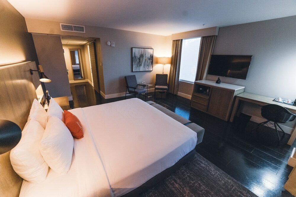 Фото The Delaney Hotel