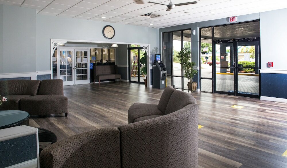 Фото Days Inn by Wyndham Stuart