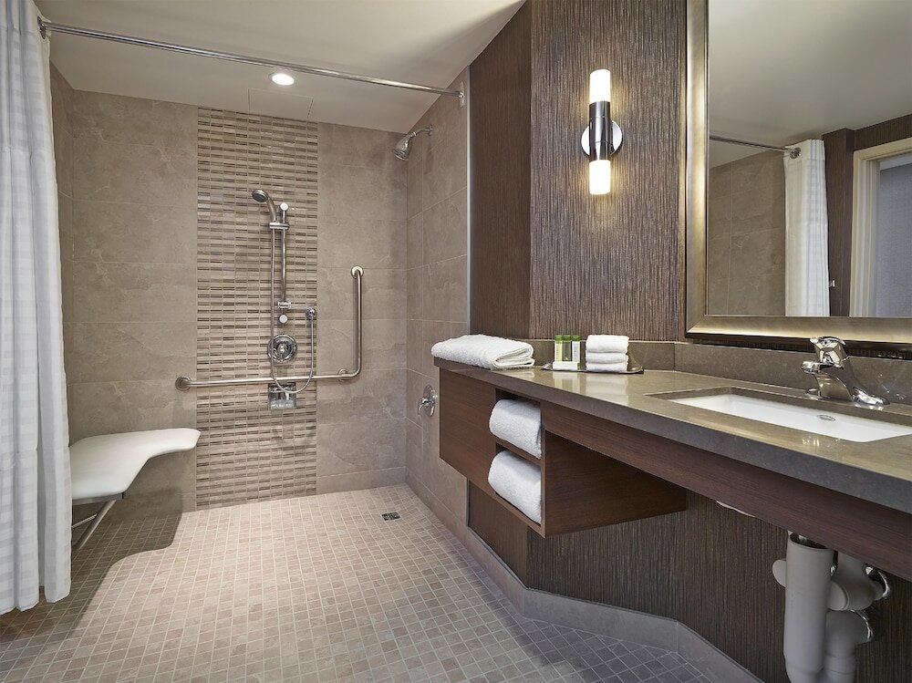 Фото DoubleTree by Hilton West Edmonton