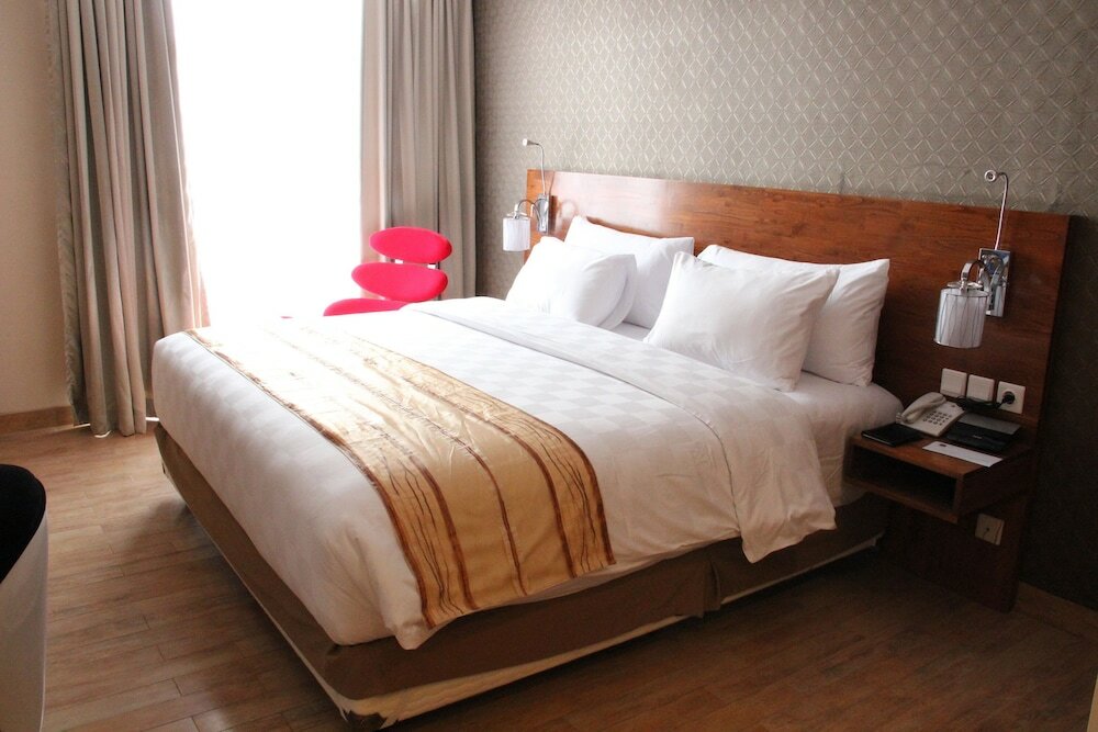 Фото Hariston Hotel and Suites