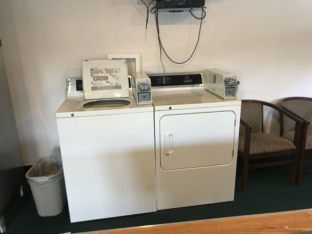 Фото Swiss Chalets Village Inn