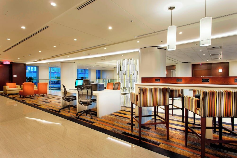 Фото Courtyard by Marriott Montreal Downtown