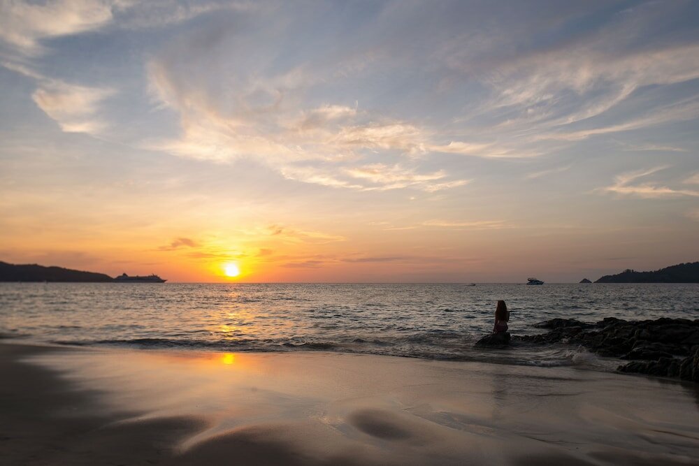 Фото Andaman Beach Hotel Phuket Patong - Handwritten Collection