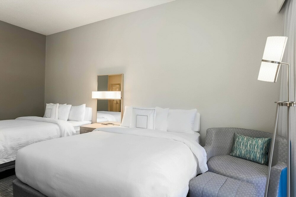 Фото Courtyard by Marriott Tampa Brandon