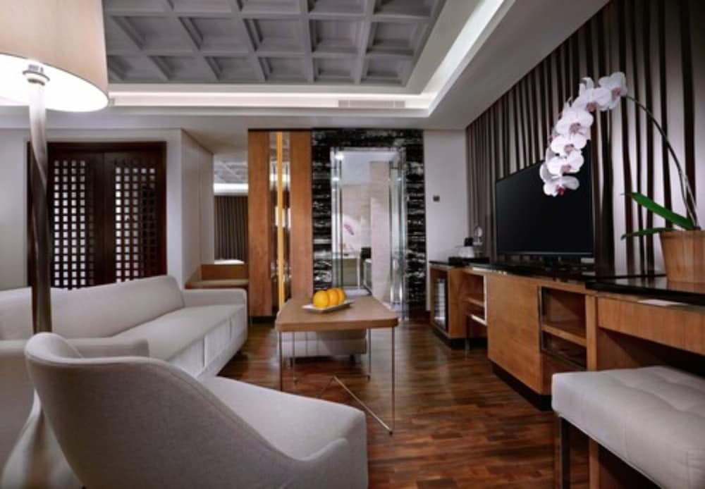 Фото Aston Pasteur Hotel