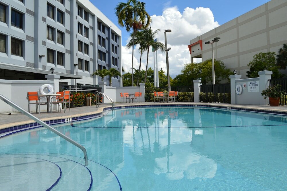 Фото Holiday Inn Express & Suites Miami - Hialeah, an Ihg Hotel