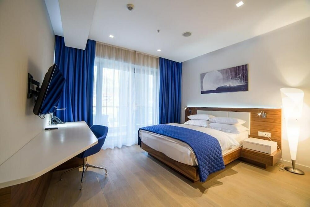 Фото Hotel Tq Plaza