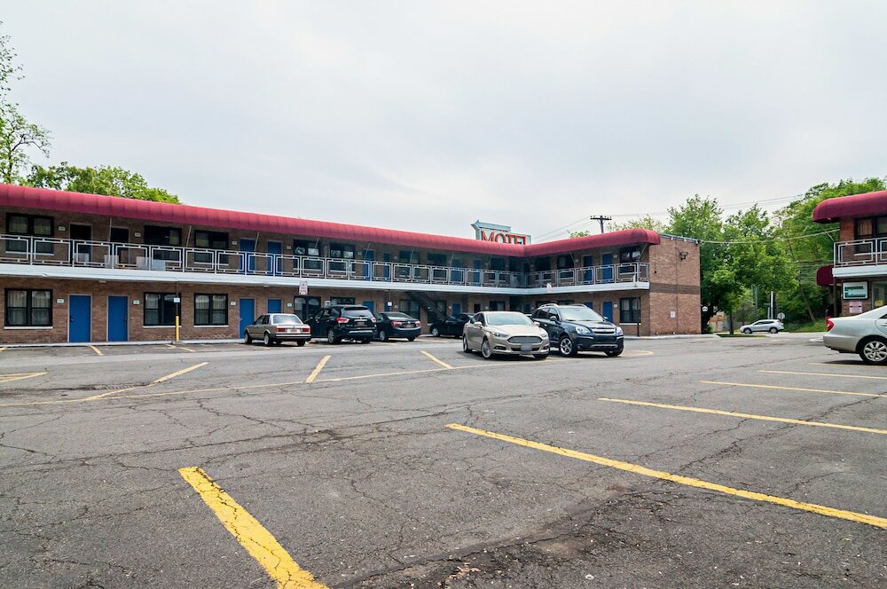 Фото Motel 6 Elmsford, Ny - White Plains