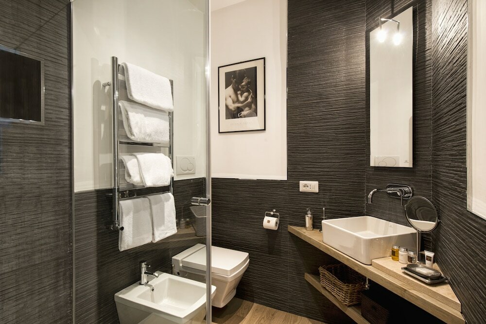 Фото The Independent Suites