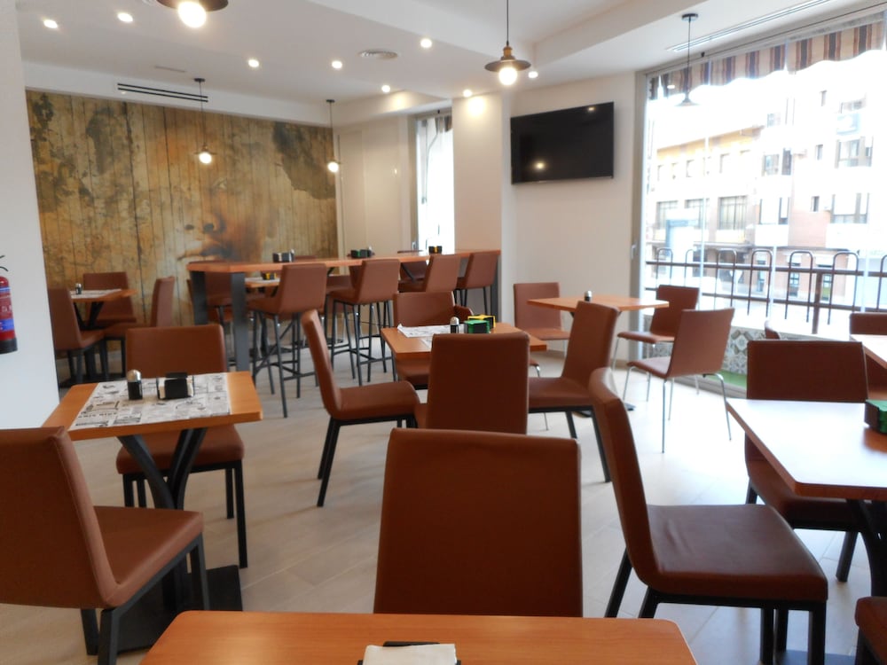 Фото Hostal Gran Vía