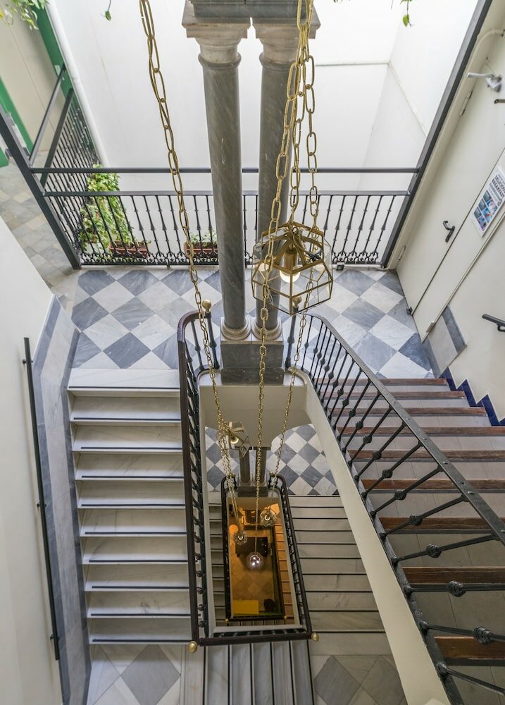 Фото Oasis Backpackers' Palace Seville