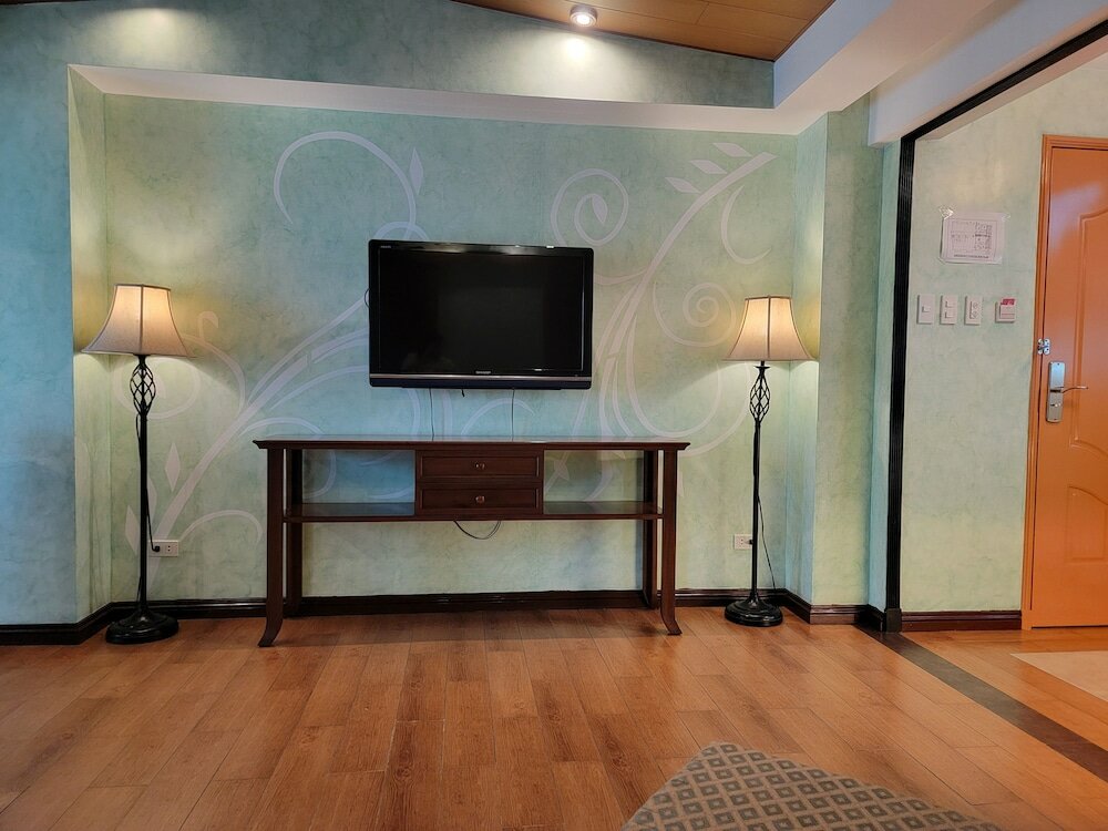Фото Lee Boutique Hotel Tagaytay