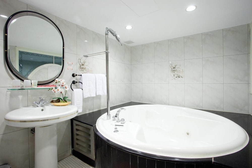 Фото Charming Castle Hotel