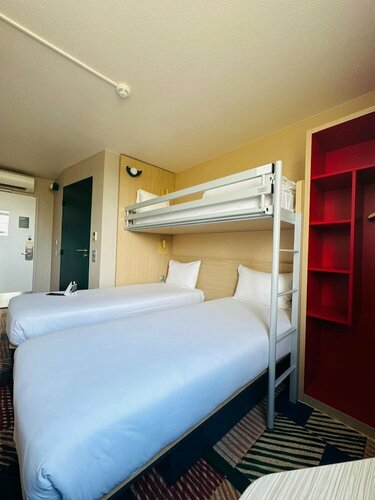 Гостиница Campanile Roissy - Saint Witz в Санлях