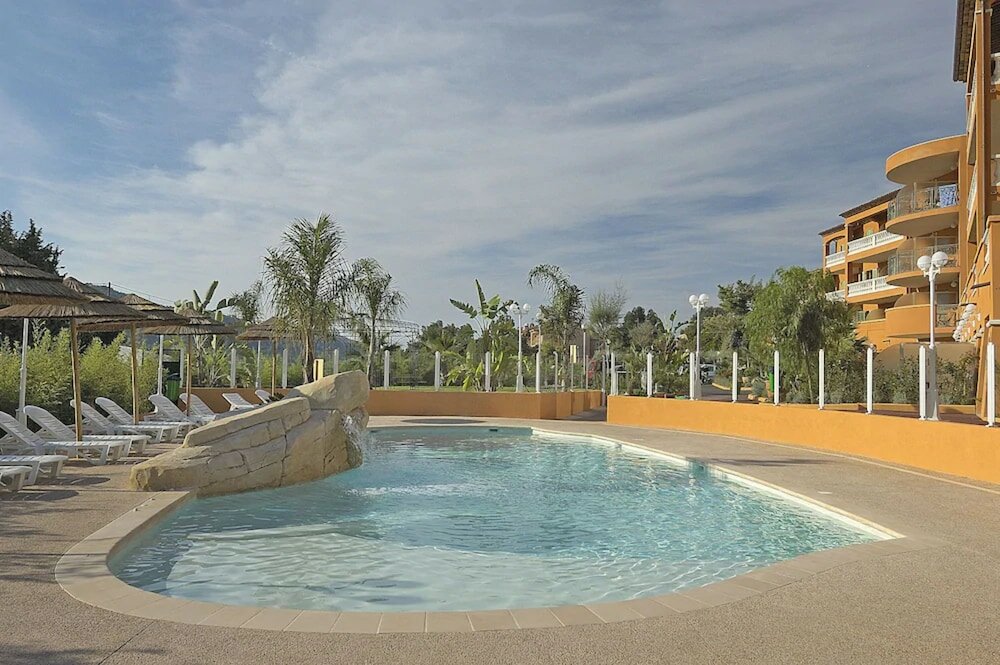 Фото Hotel Lou Castelet