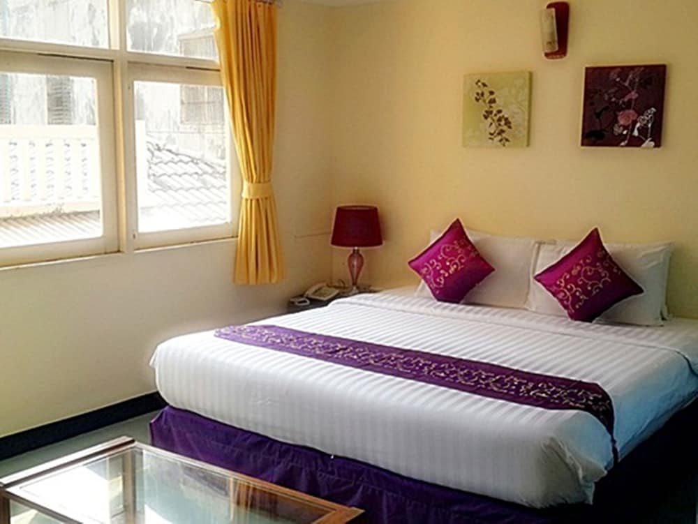 Фото отеля 2