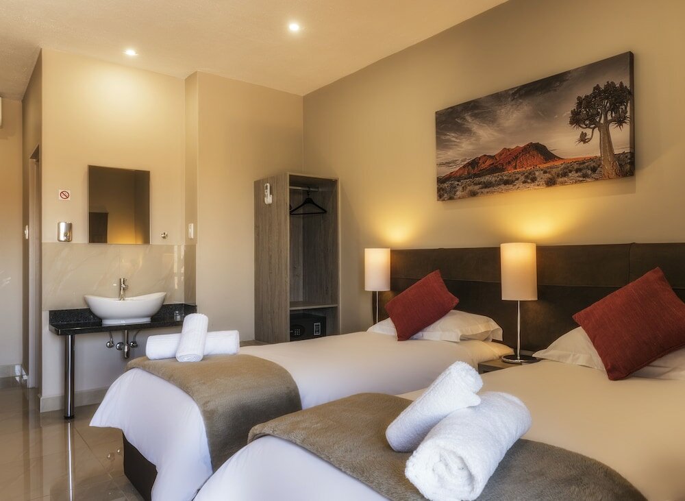 Фото Springbok Inn by Country Hotels