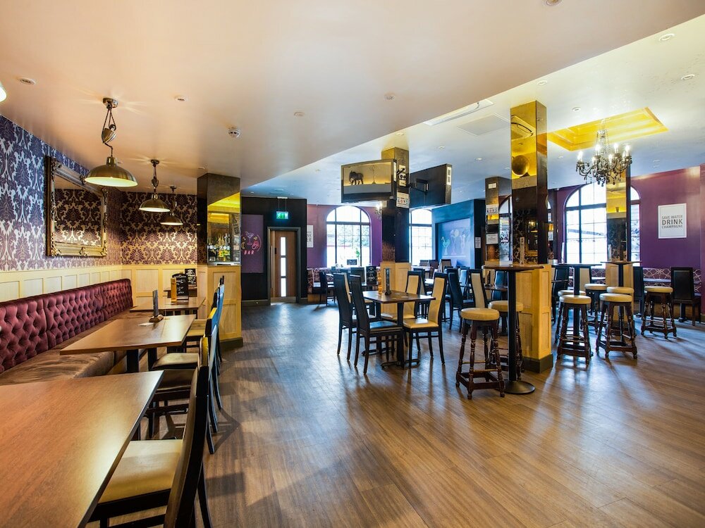 Фото Oyo The Arch, Wembly Stadium