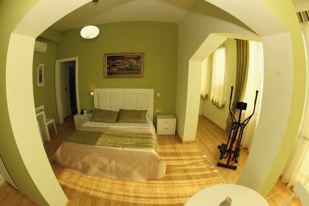 Фото Hotel & Restaurant White City