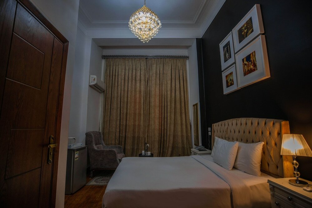 Фото The Square Boutique Hotel