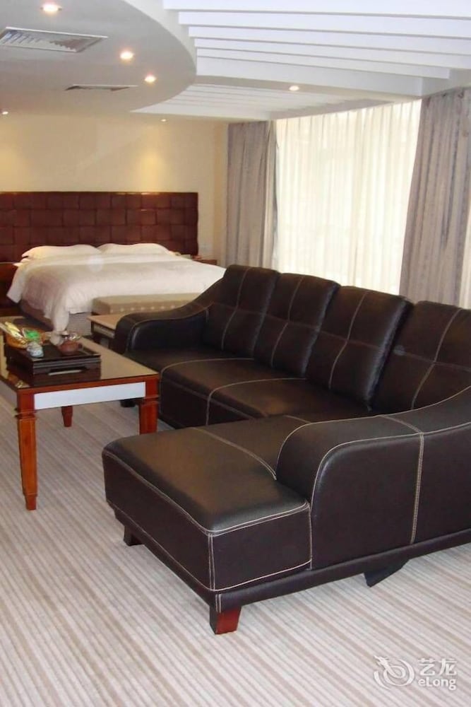 Фото Huaweida Hotel