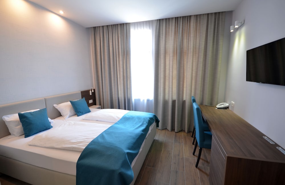 Фото Emonec Hotel