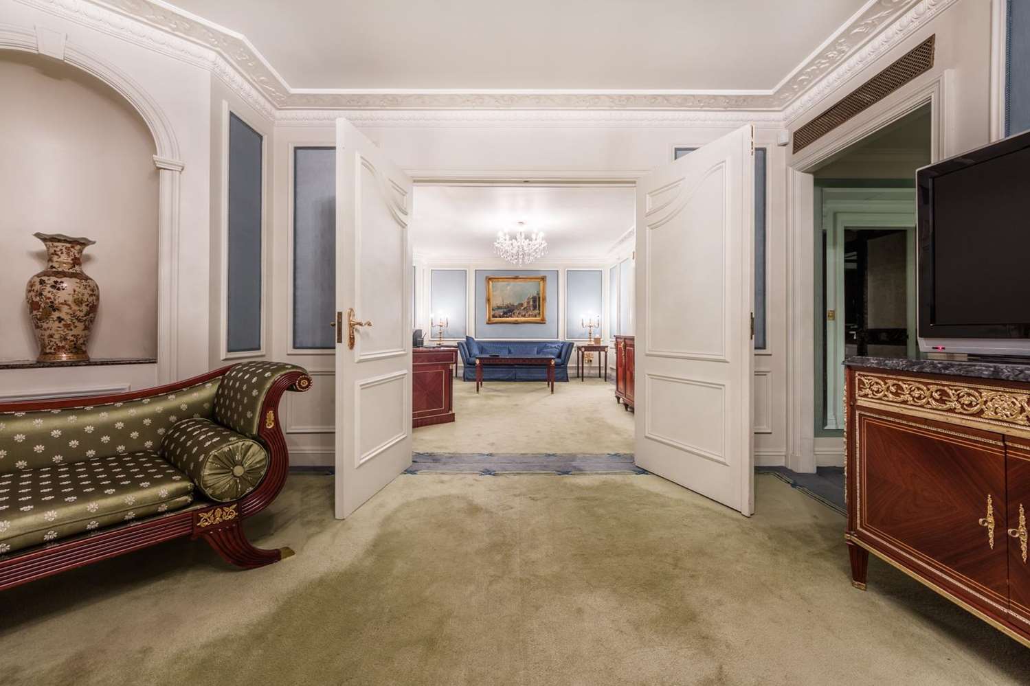 Фото The Bentley London