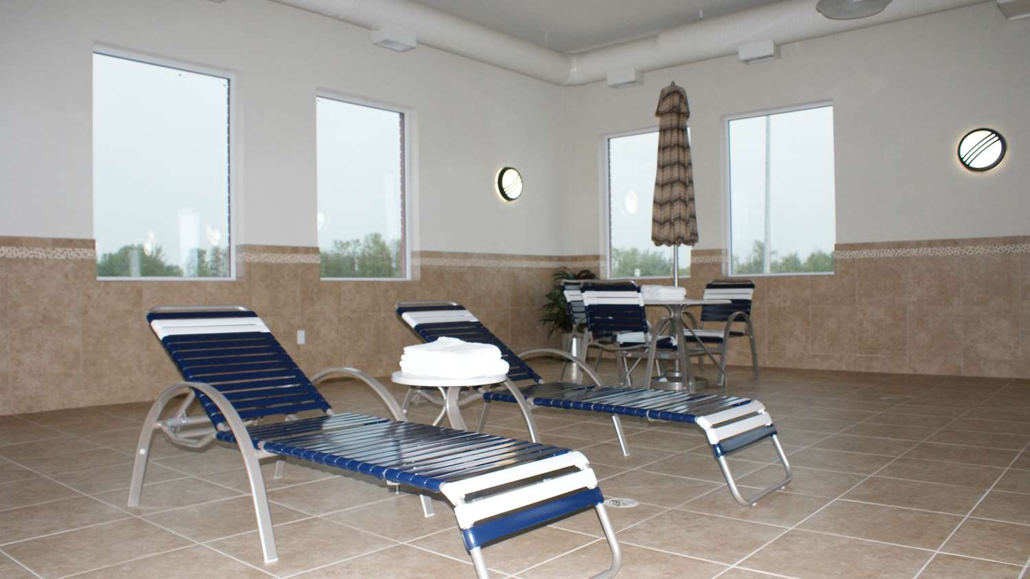 Фото Hampton Inn by Hilton Fort Saskatchewan