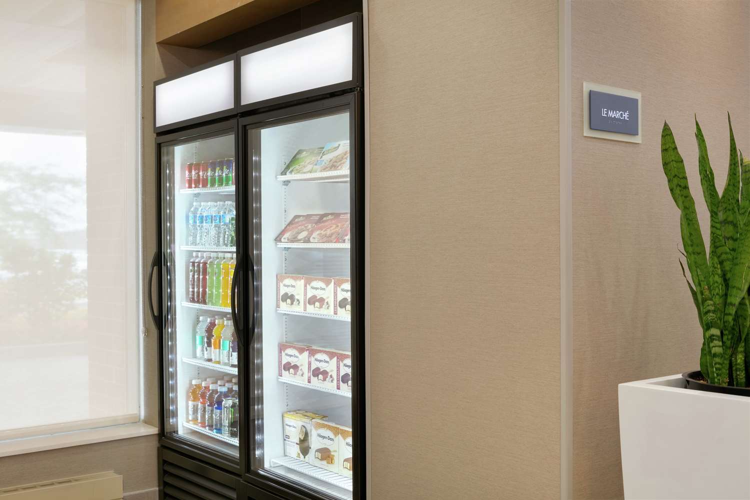 Фото Embassy Suites by Hilton Montreal Airport