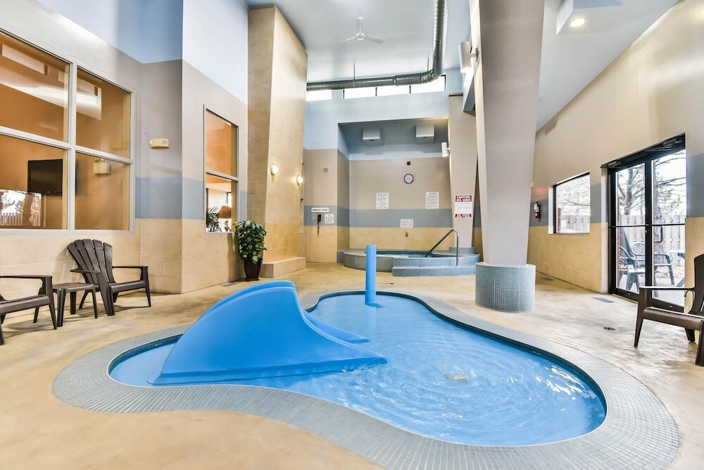 Фото Comfort Inn & Suites Ambassador Bridge