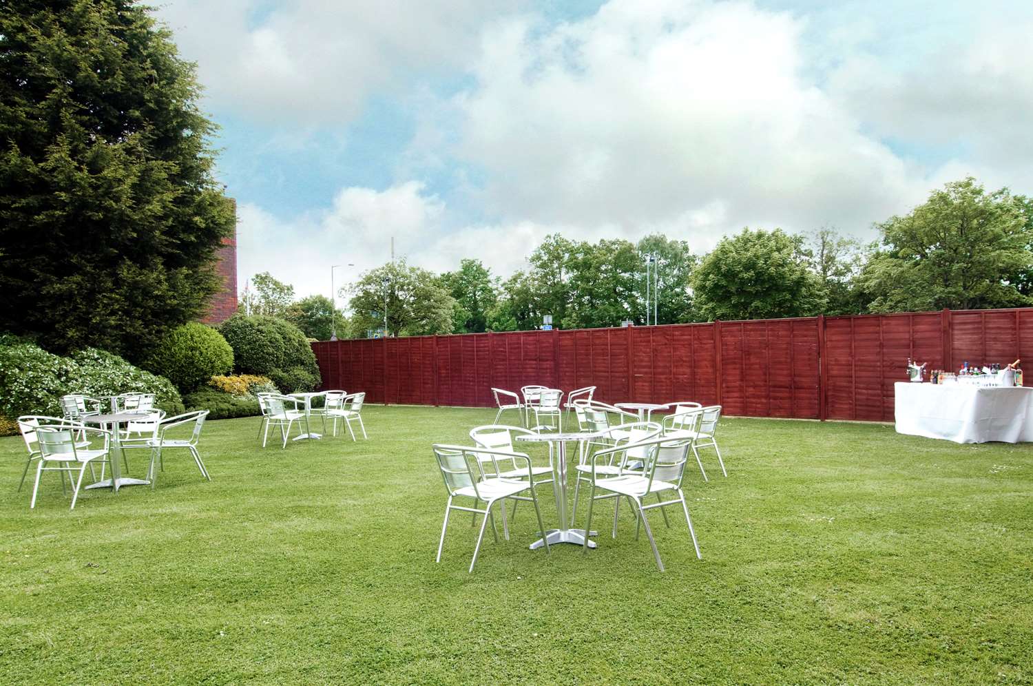 Фото Hilton London Watford