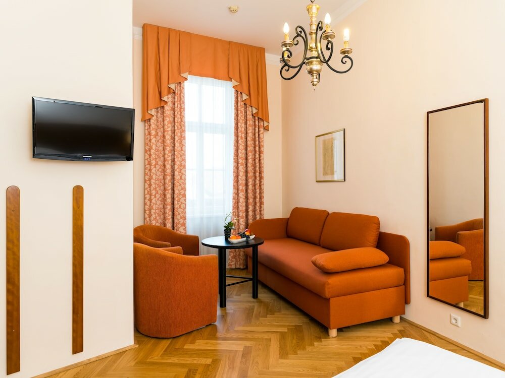 Фото Hotel Johann Strauss