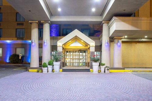 Внешний вид отеля Days Hotel by Wyndham North Bergen Nyc Area в Норт-Бергене, фото 3