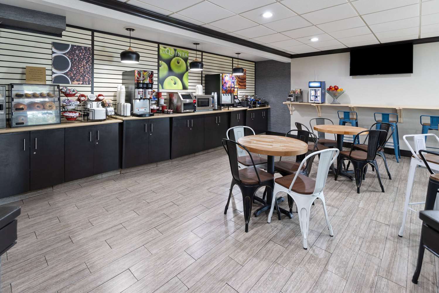 Фото La Quinta Inn by Wyndham Buffalo Airport