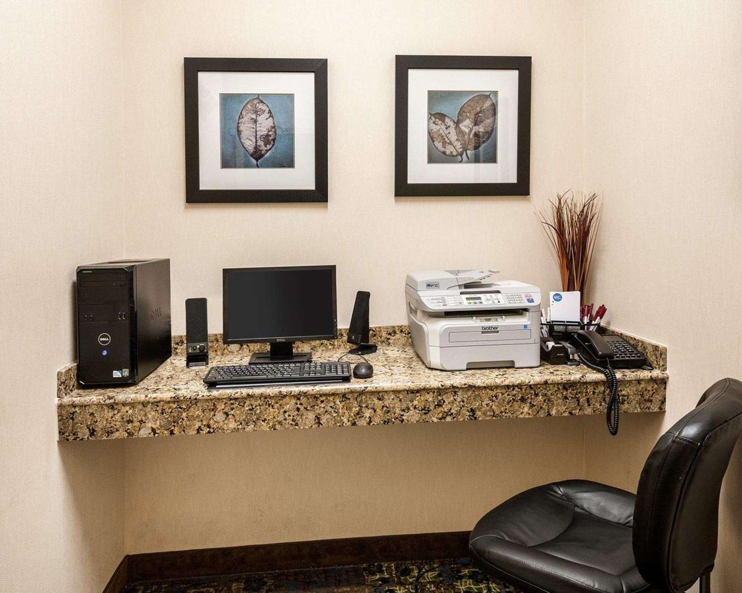 Фото Comfort Suites Oil Center