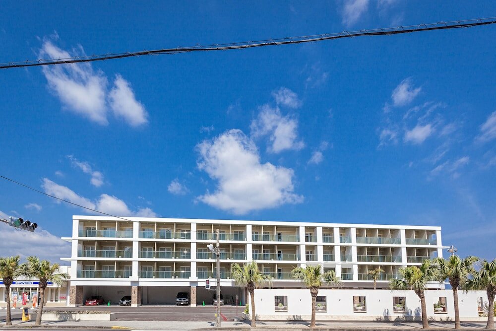 Фото Okinawa Kariyushi Lch Resort on the Beach
