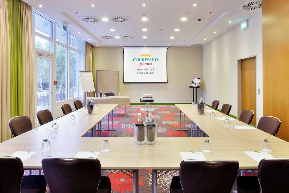 Фото Courtyard by Marriott Hannover Maschsee