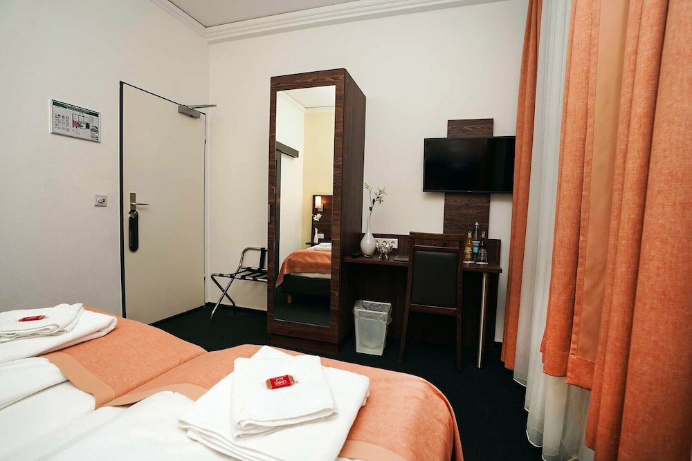 Фото Hotel Little Paris