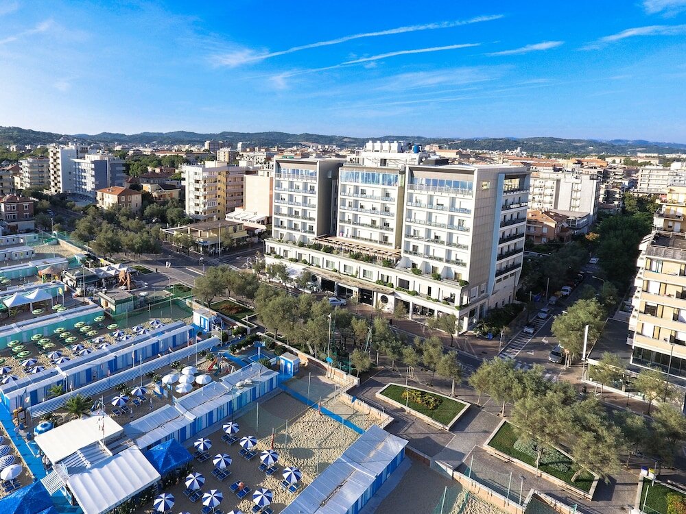 Фото Charlie in Pesaro