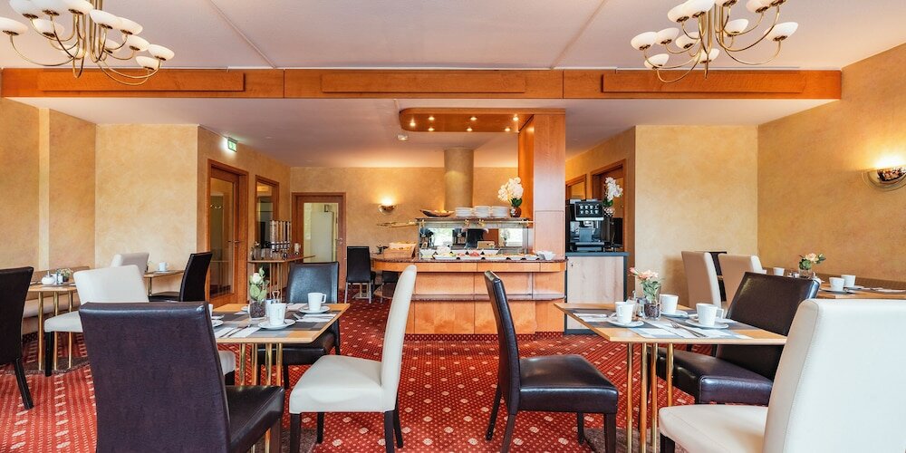 Фото Hotel Rieker Stuttgart Hauptbahnhof