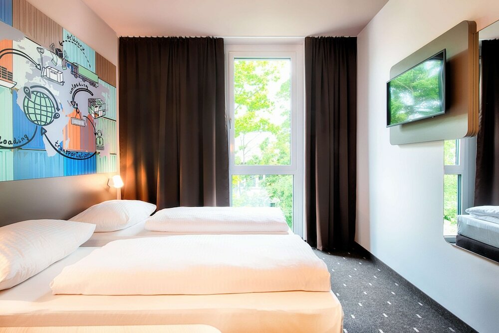 Фото B&b Hotel Stuttgart-Neckarhafen