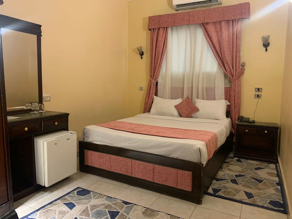 Фото Holidays Express Hotel