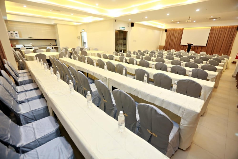 Фото D&f Boutique Hotel Seremban 2