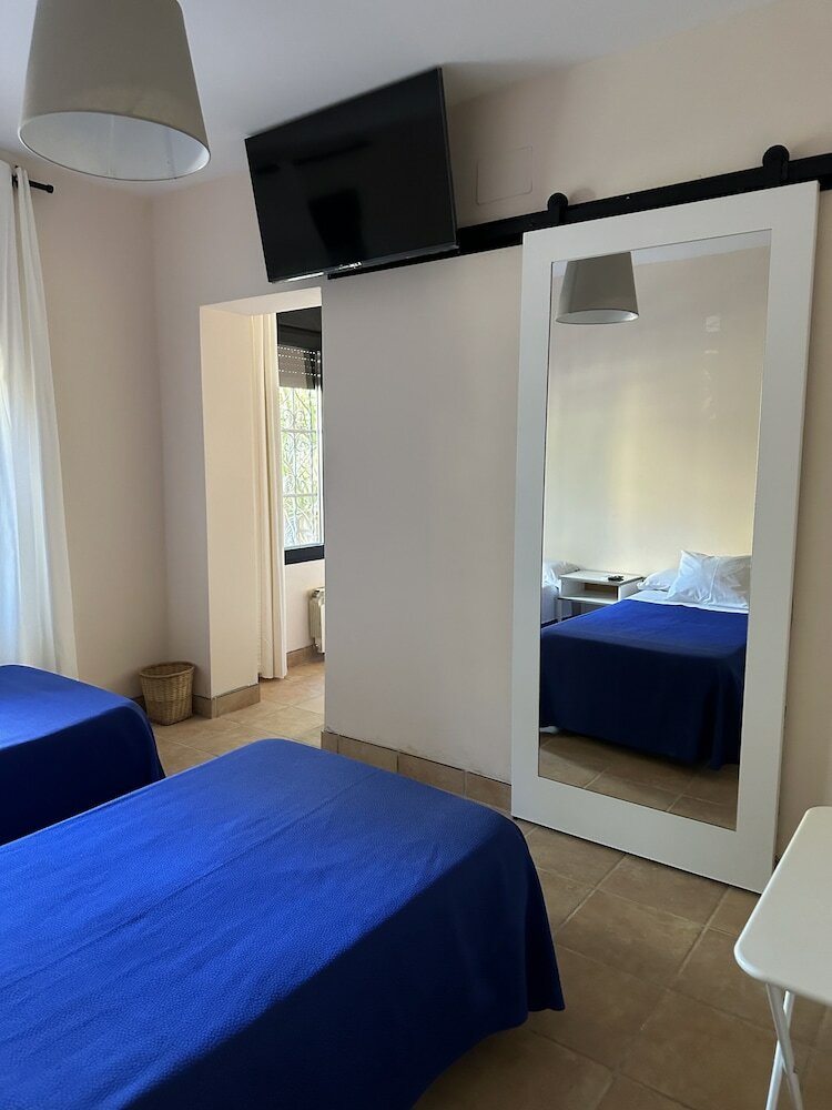 Фото Hostal Moscatel