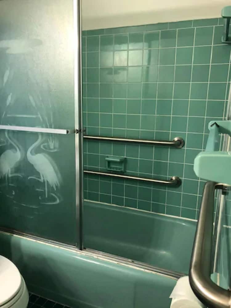 Фото May-Dee Suites