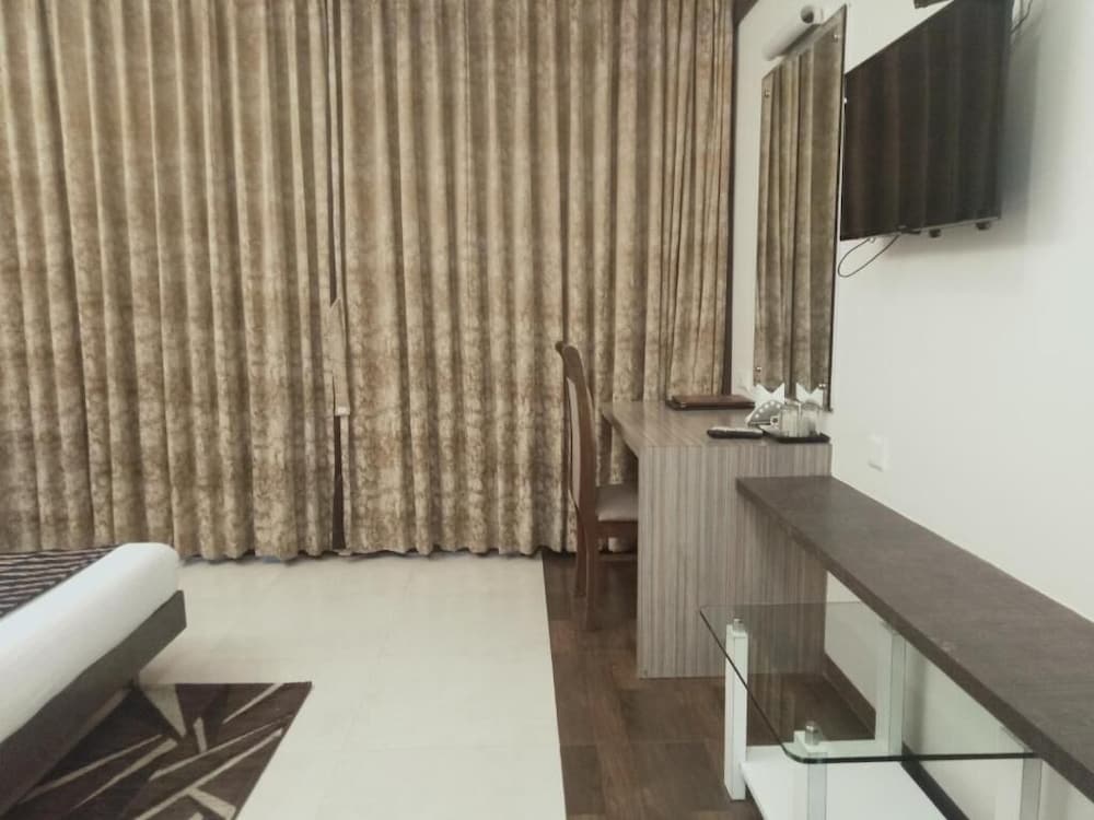 Фото Hotel Udayanraje Palace