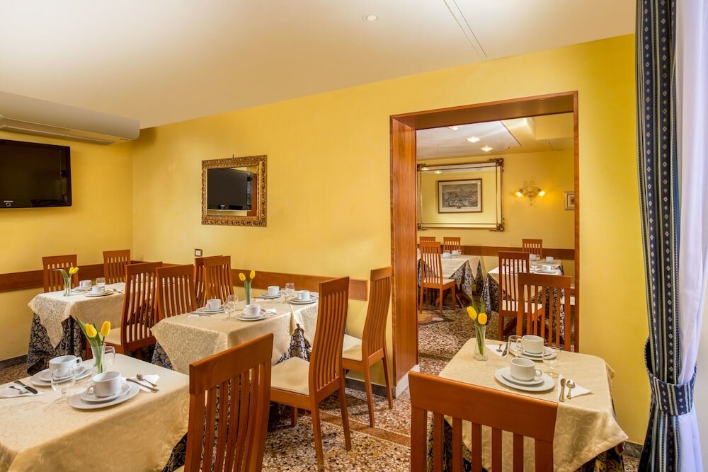 Фото Hotel Sonya