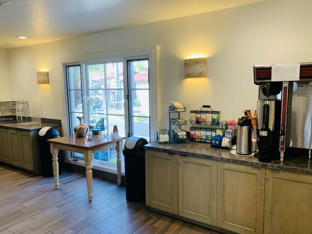 Фото Franciscan Inn & Suites