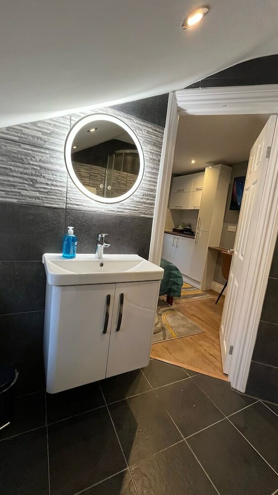 Фото Charlotte Guest House