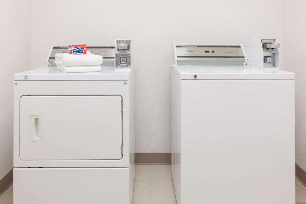 Фото Super 8 by Wyndham Hillsboro Tx